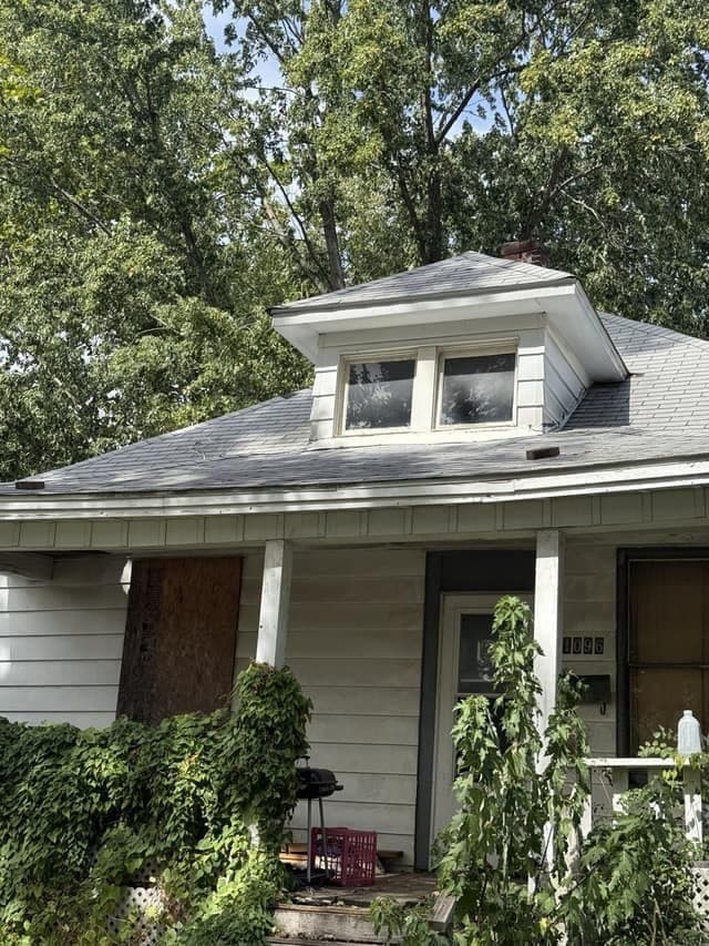Decatur House: 1096 W Green St