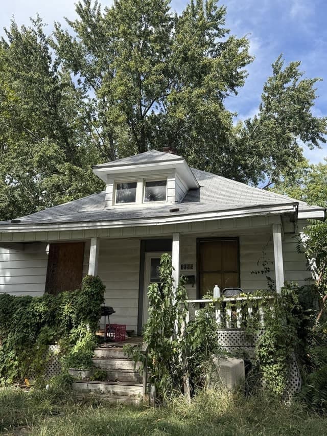 Decatur House: 1096 W Green St