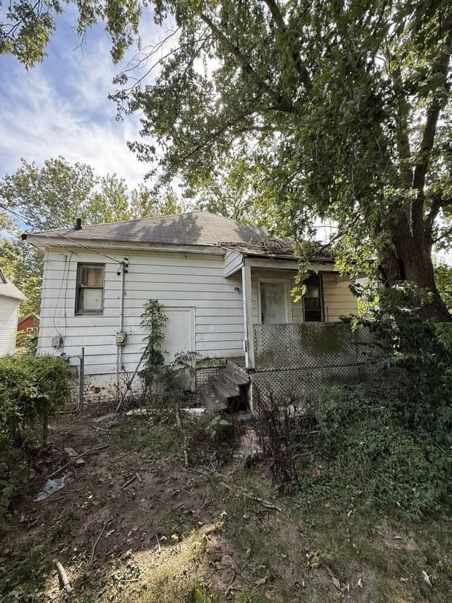 Decatur House: 1096 W Green St