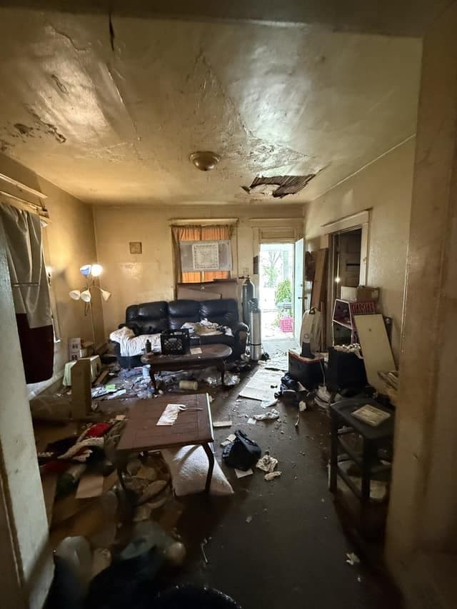 Decatur House: 1096 W Green St
