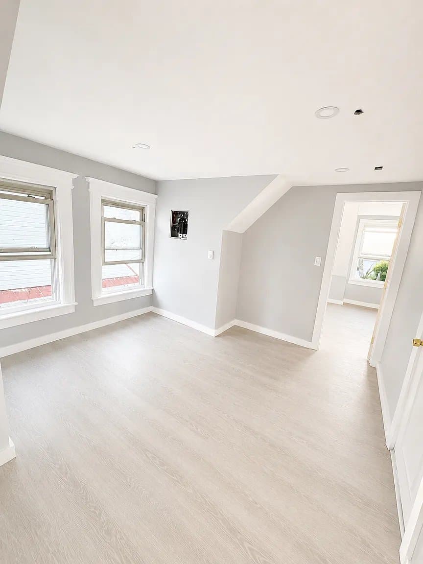 Newark Apartment: 899 S 19th St