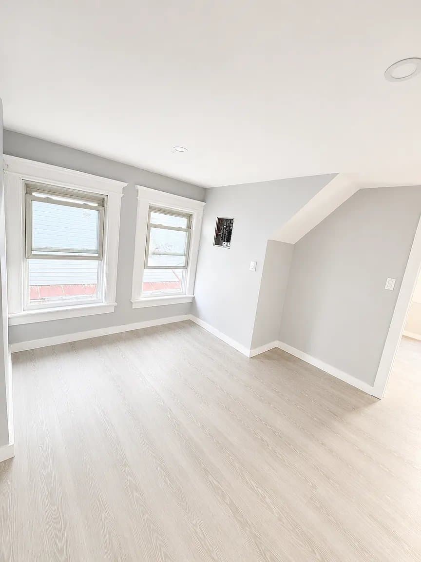 Newark Apartment: 899 S 19th St
