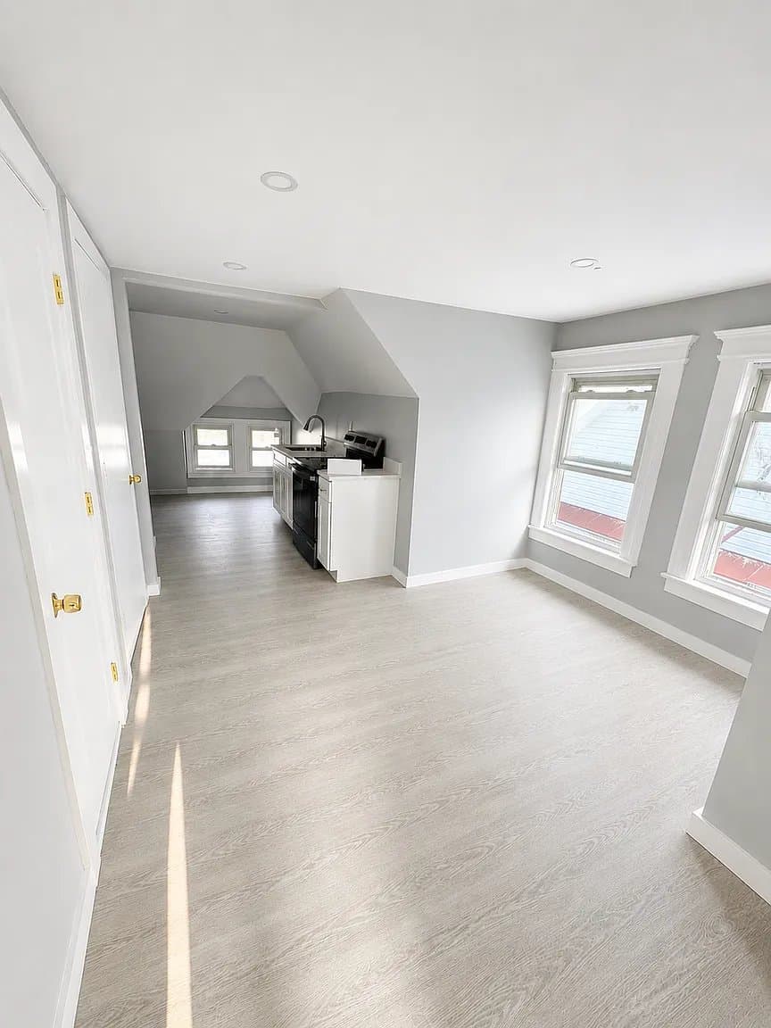 Newark Apartment: 899 S 19th St