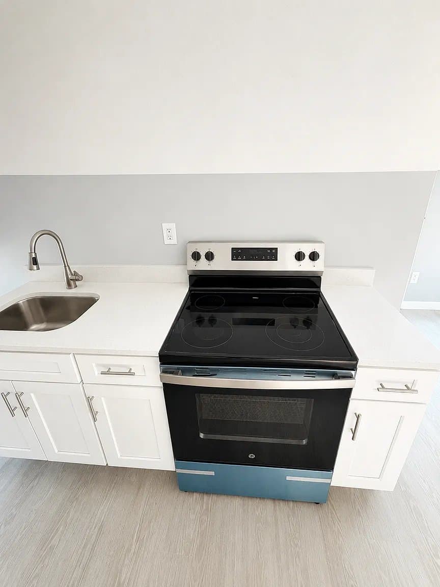 Newark Apartment: 899 S 19th St