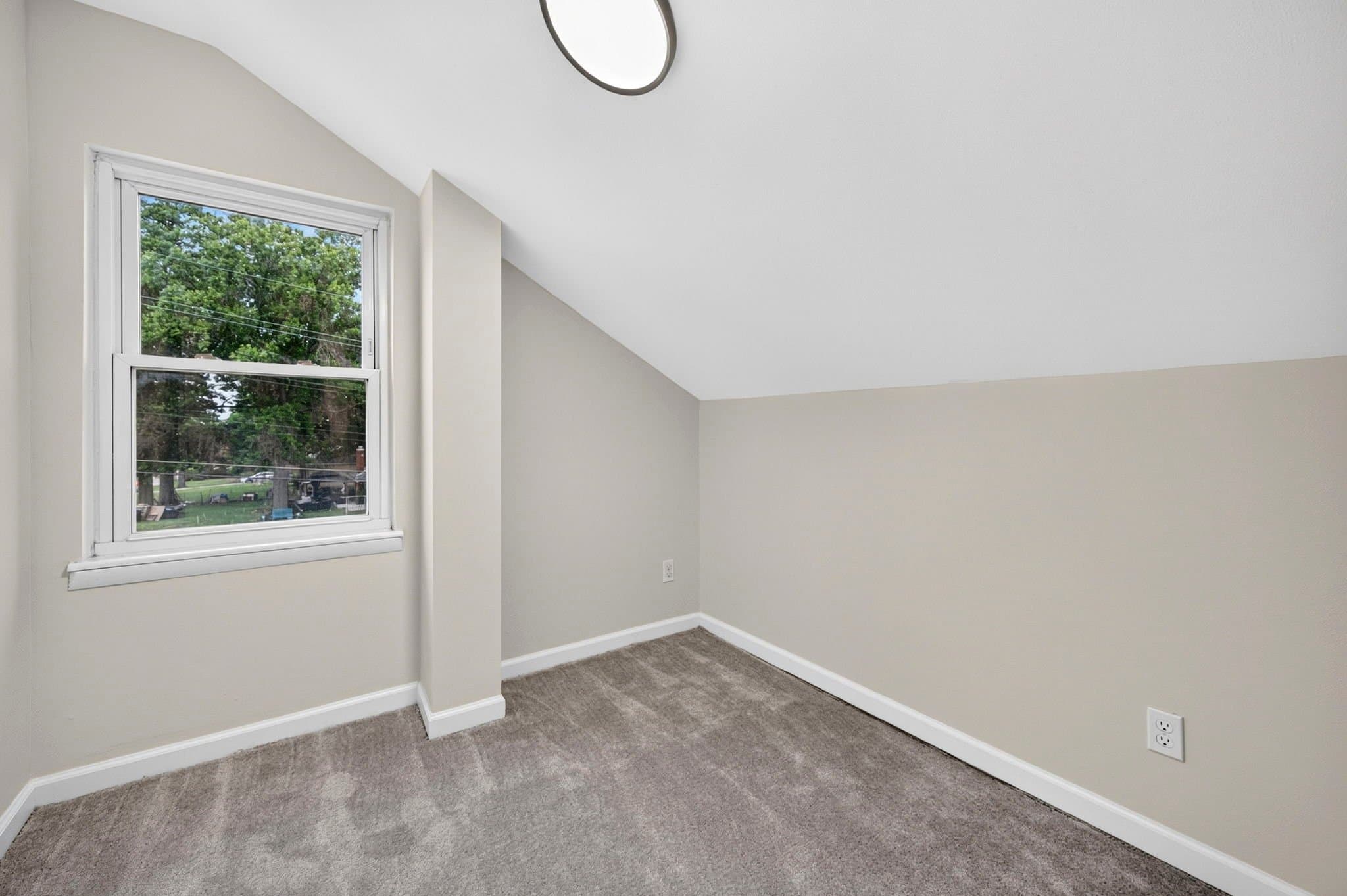 Affton House: 8706 Valcour Ave