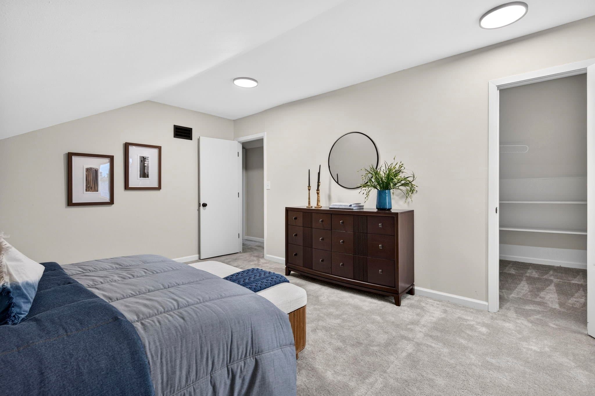 Affton House: 8706 Valcour Ave