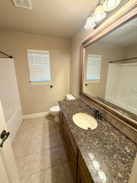 Bentonville House: 1901 SW Ashbury St