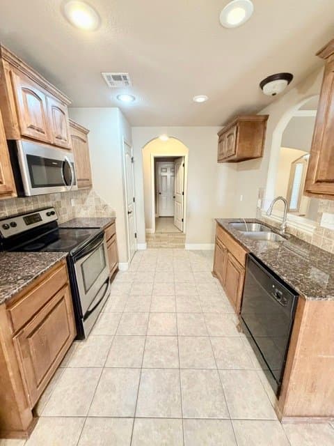 Bentonville House: 1901 SW Ashbury St