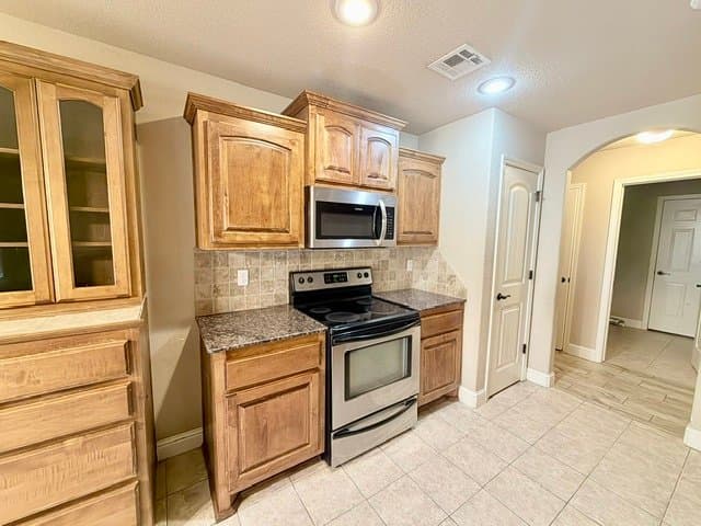 Bentonville House: 1901 SW Ashbury St