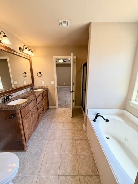Bentonville House: 1901 SW Ashbury St