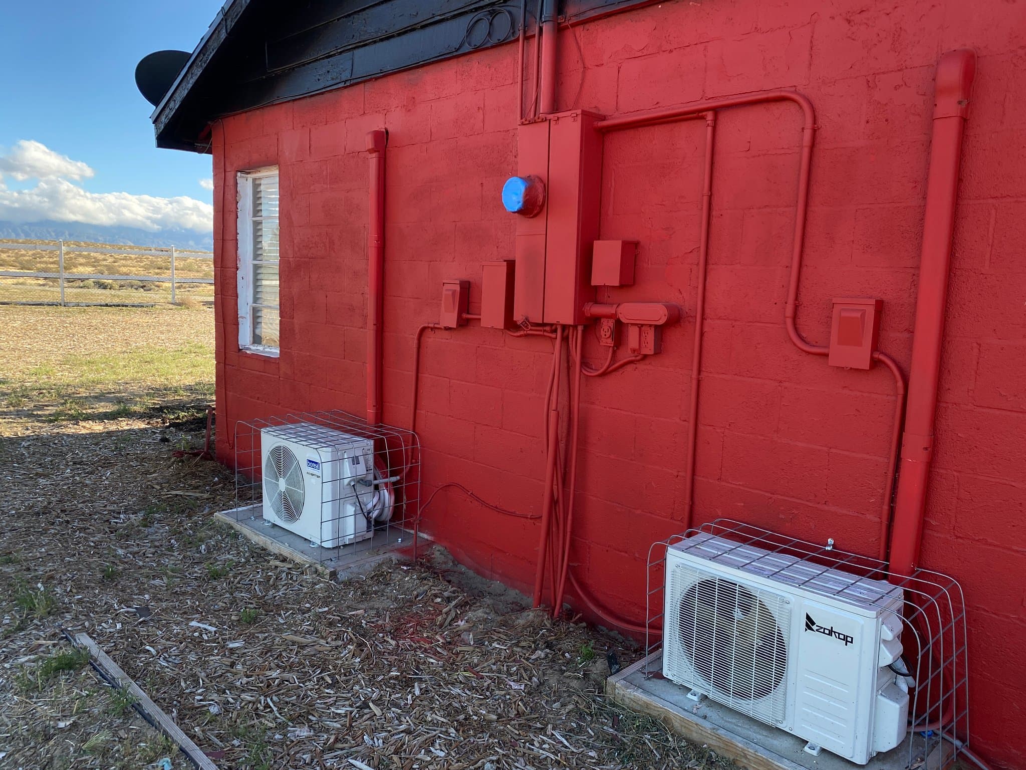 Palmdale House: 22317 East Avenue O