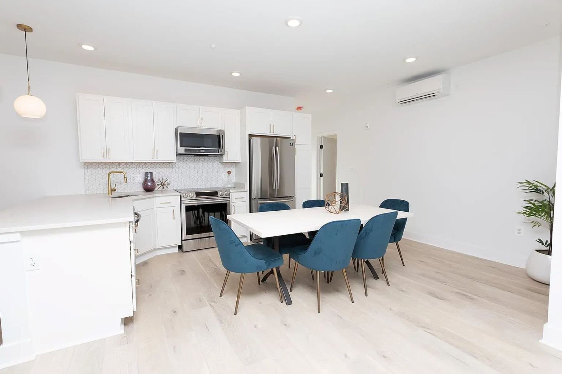 Baltimore Apartment: 1617 Eastern Avenue