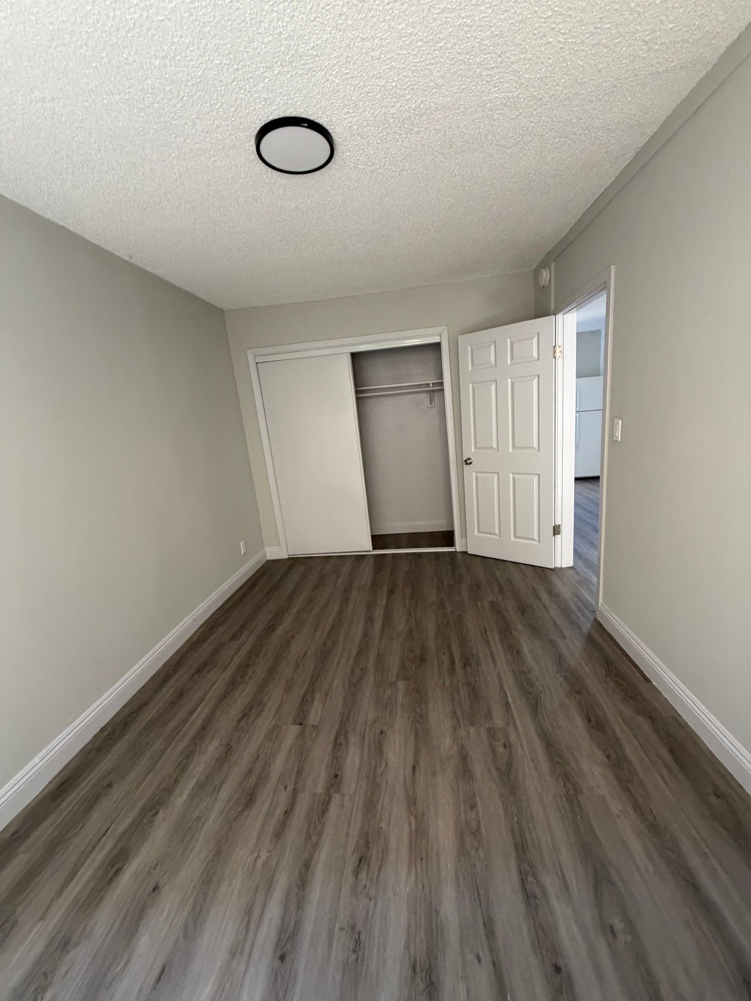 Los Angeles Apartment: 2508 West View St