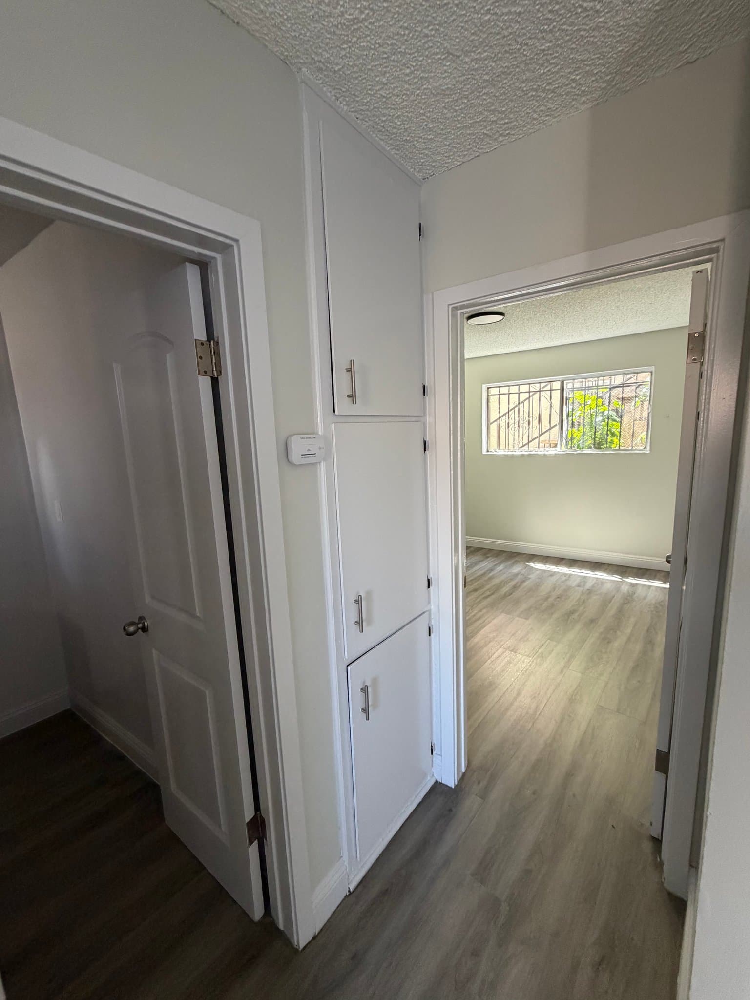 Los Angeles Apartment: 2508 West View St