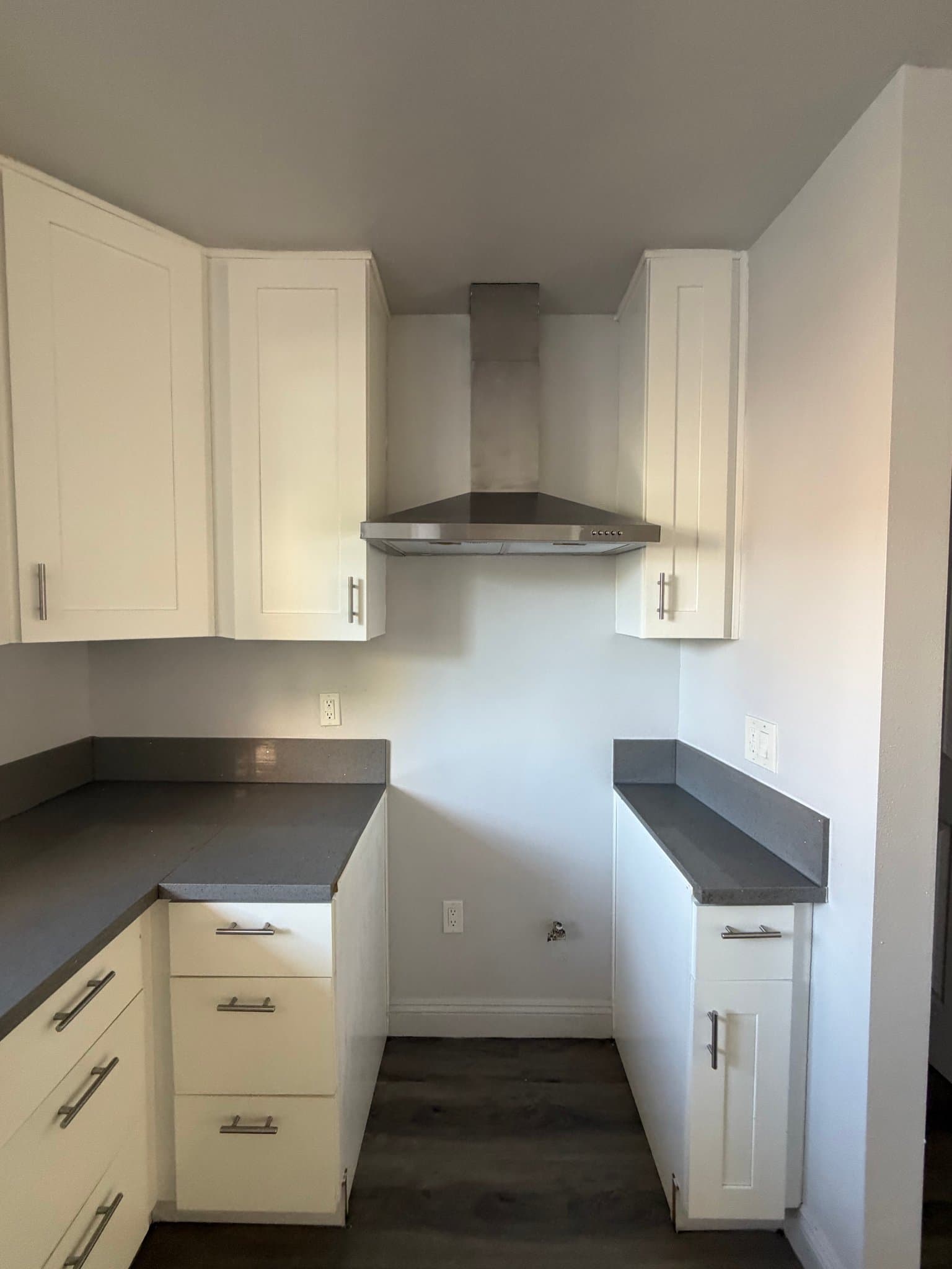 Los Angeles Apartment: 2508 West View St