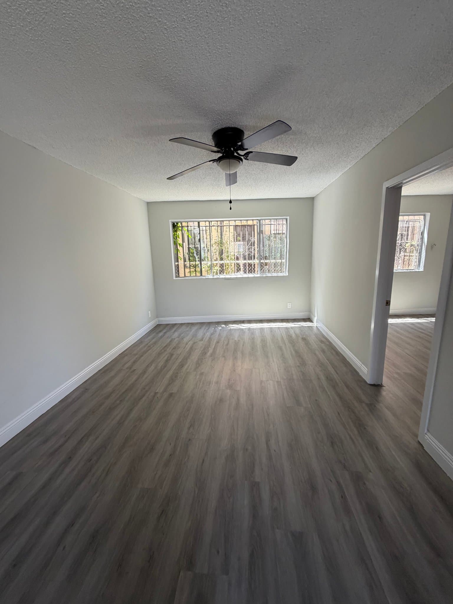 Los Angeles Apartment: 2508 West View St