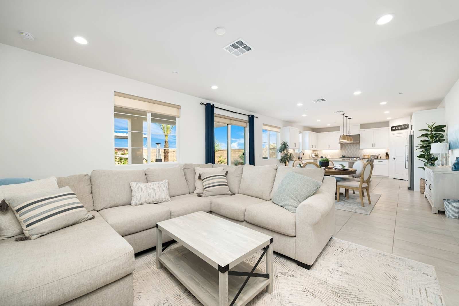 La Quinta House: 58132 Aragon Way