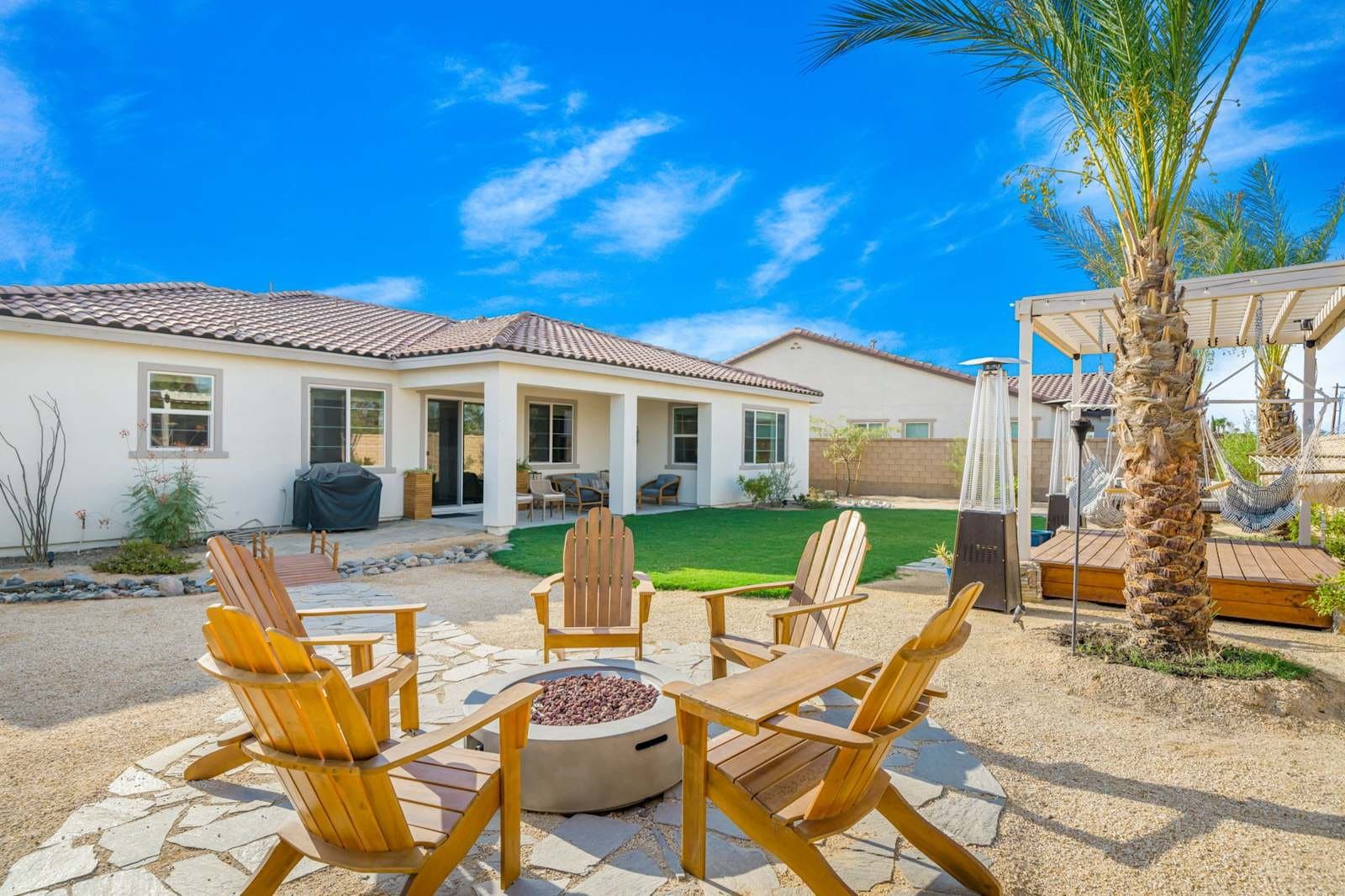 La Quinta House: 58132 Aragon Way