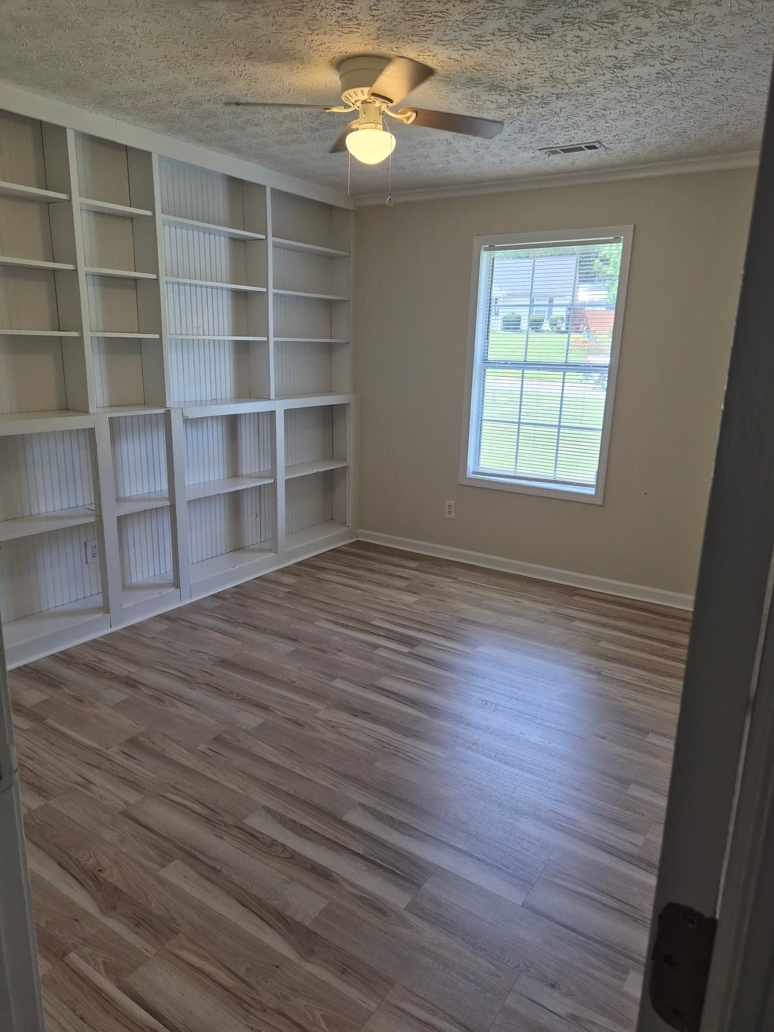 Newnan House: 23 Potomac Trl