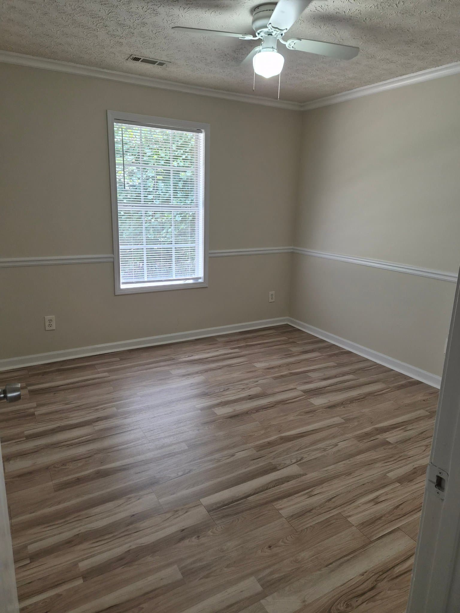Newnan House: 23 Potomac Trl
