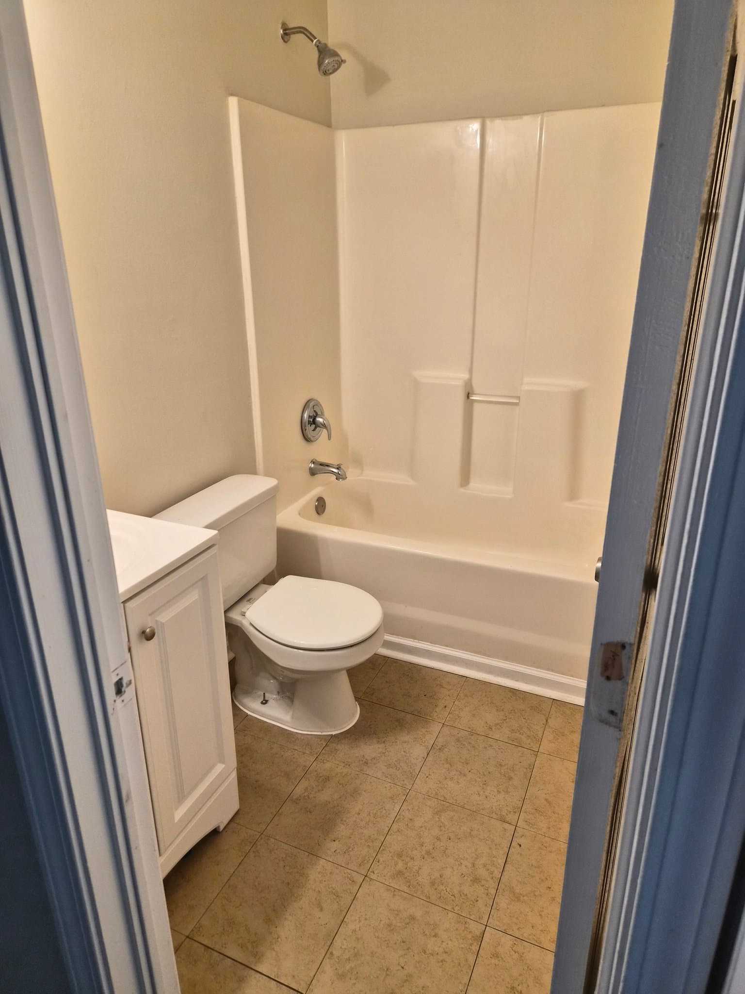 Newnan House: 23 Potomac Trl