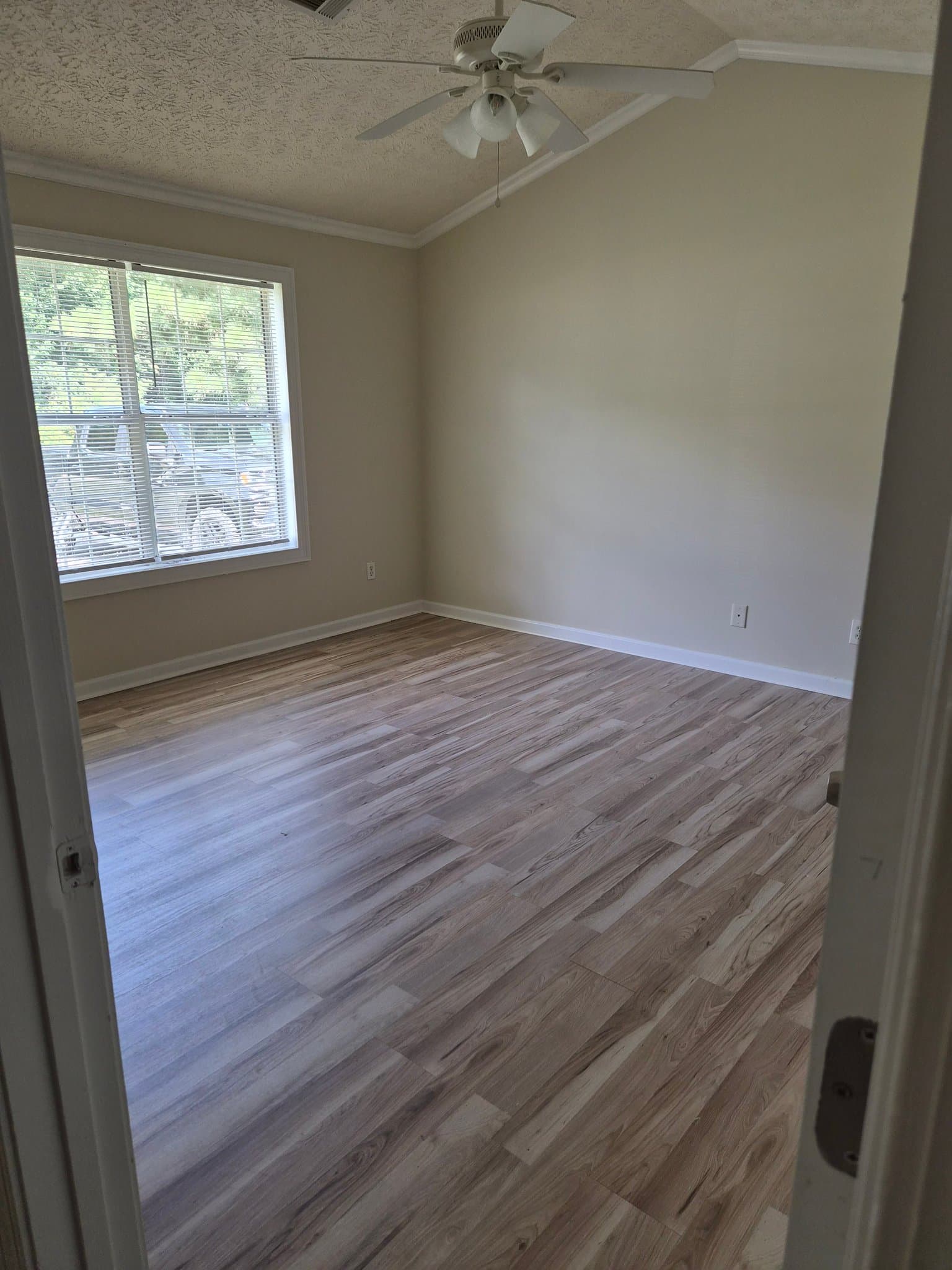 Newnan House: 23 Potomac Trl