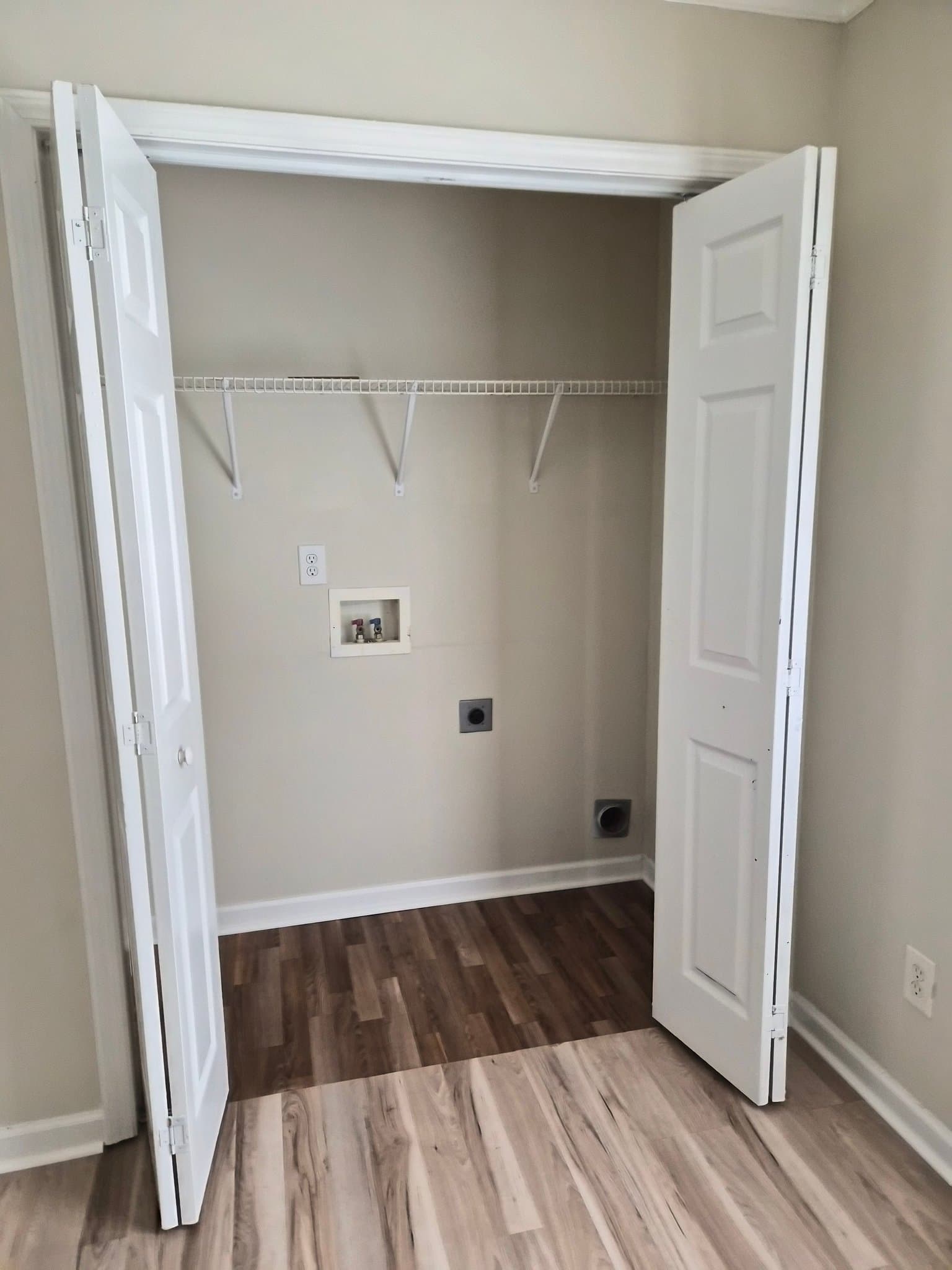 Newnan House: 23 Potomac Trl