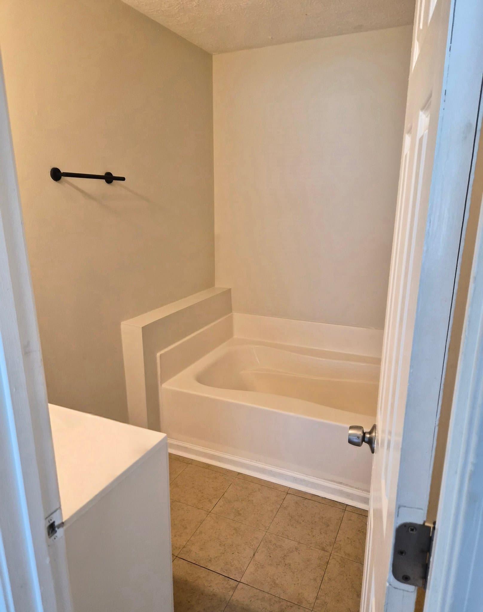 Newnan House: 23 Potomac Trl