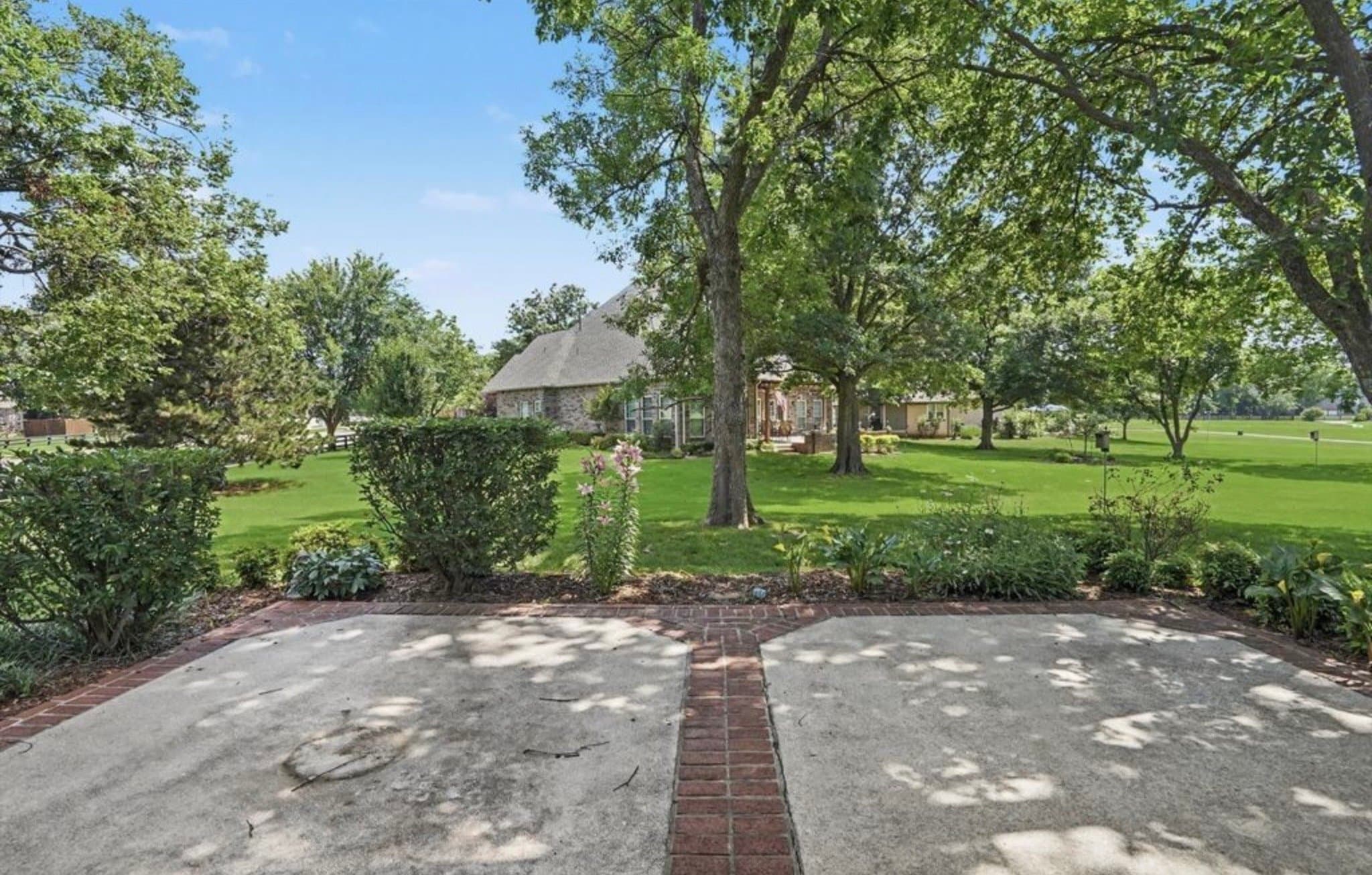 Broken Arrow House: 412 N Forest Ridge Blvd