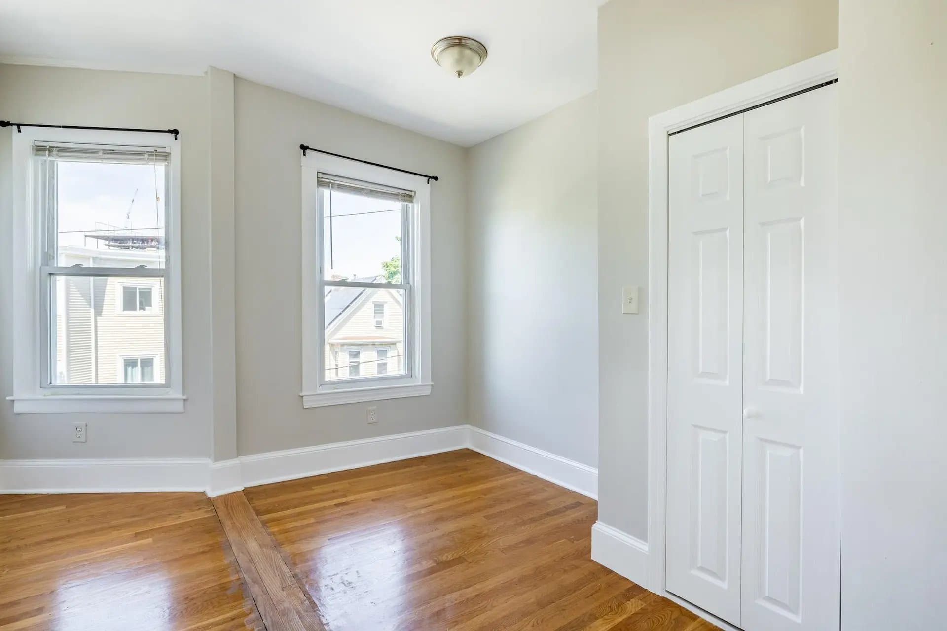 Somerville Apartment: 21 Rossmore St