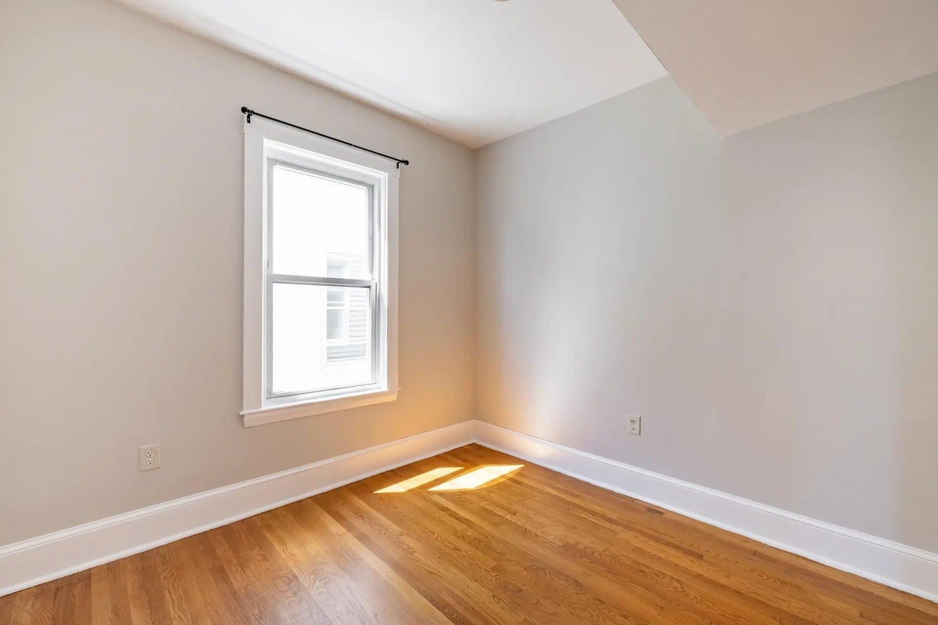 Somerville Apartment: 21 Rossmore St