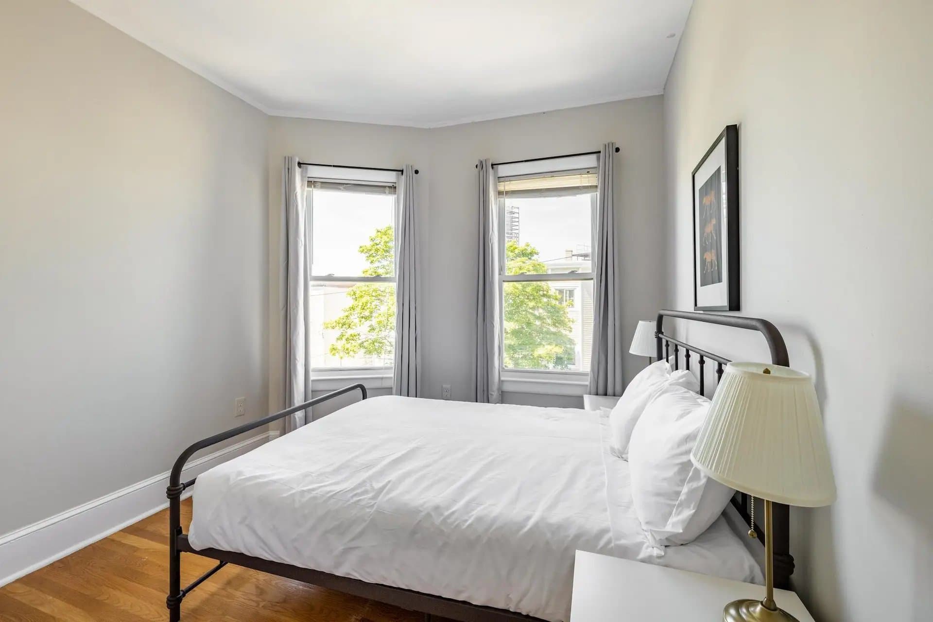 Somerville Apartment: 21 Rossmore St