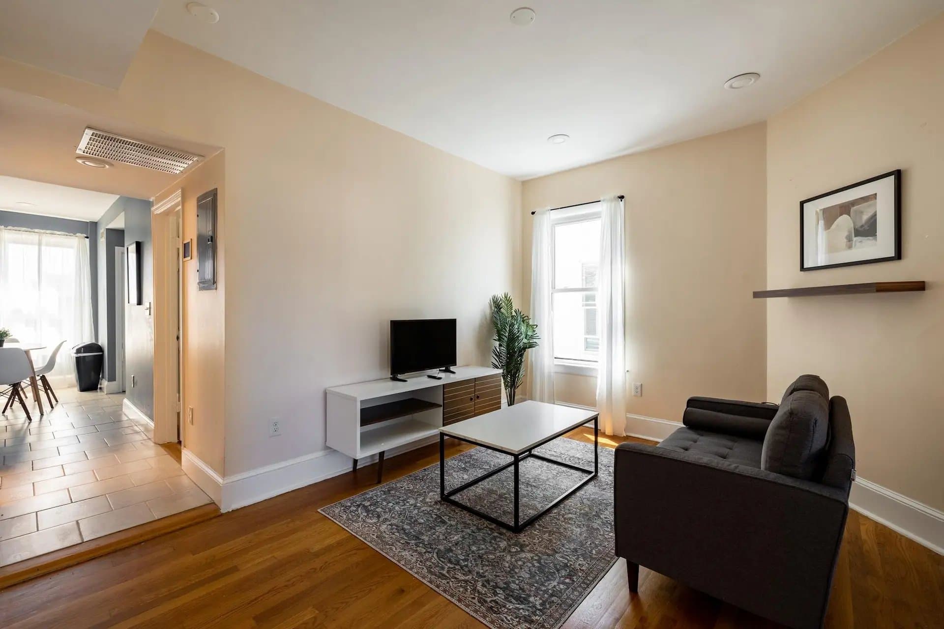 Somerville Apartment: 21 Rossmore St