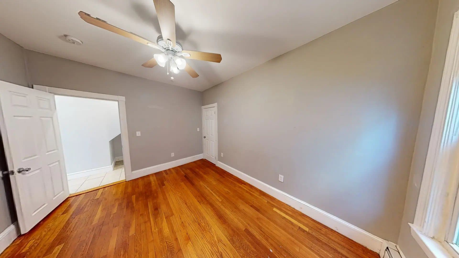 Somerville Apartment: 21 Rossmore St