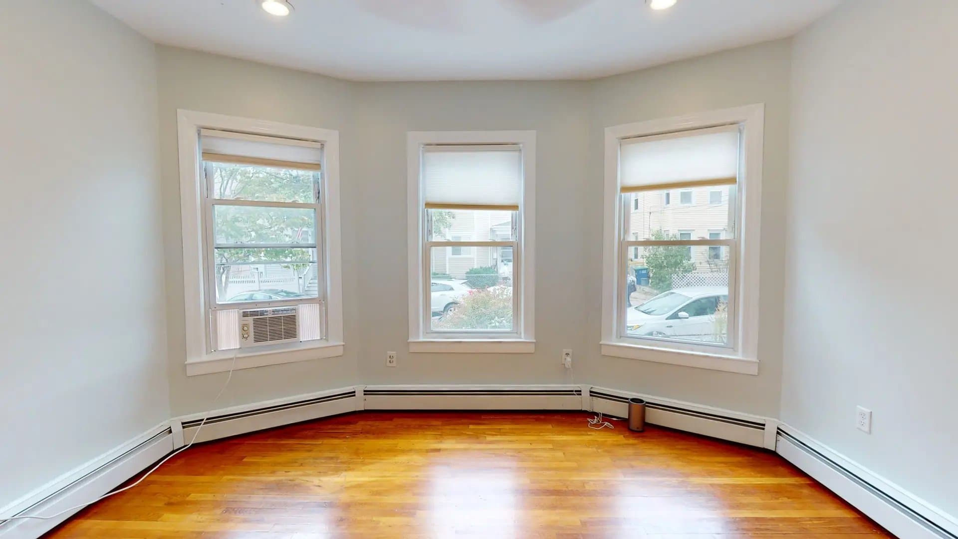 Somerville Apartment: 21 Rossmore St