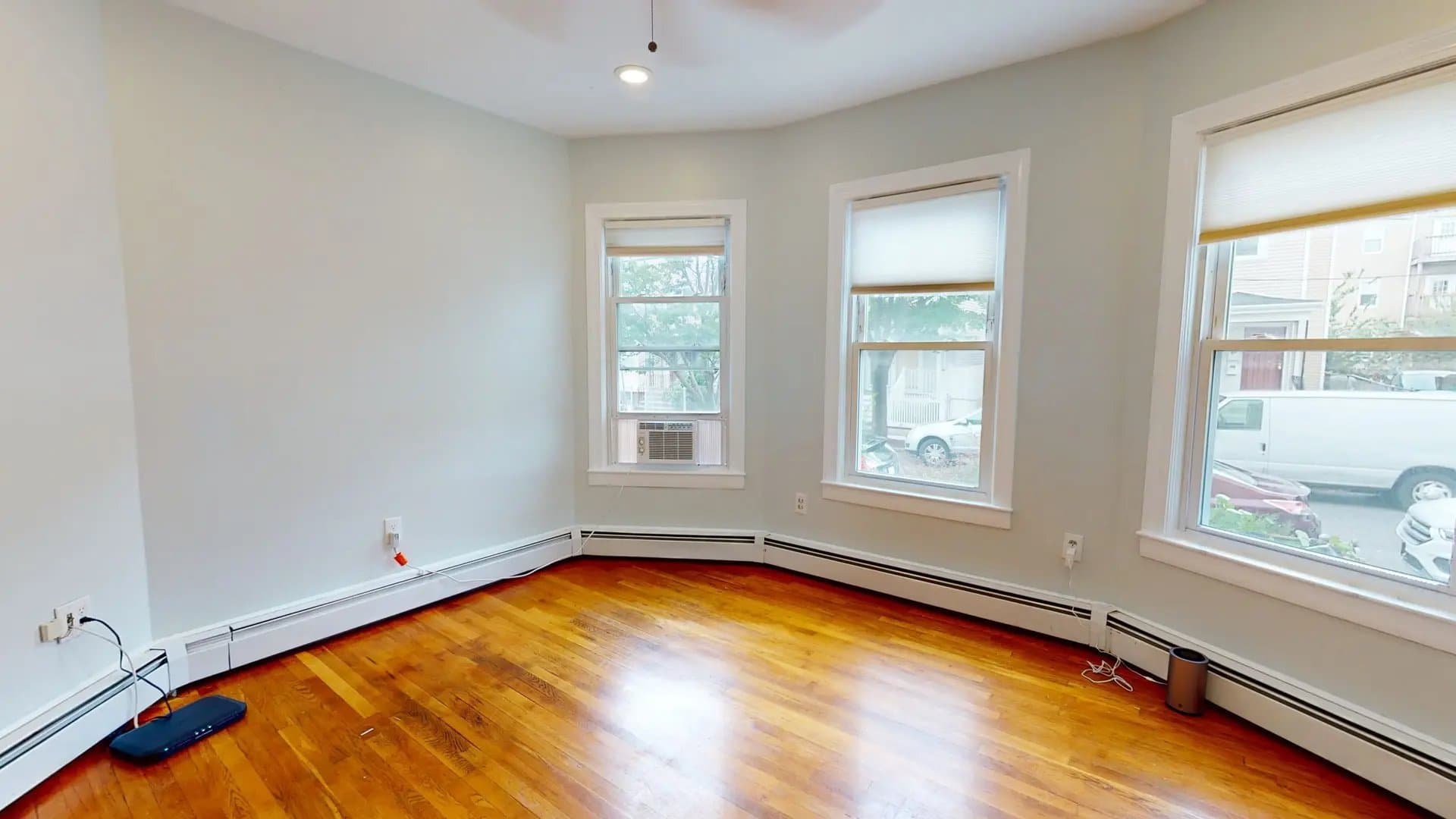 Somerville Apartment: 21 Rossmore St