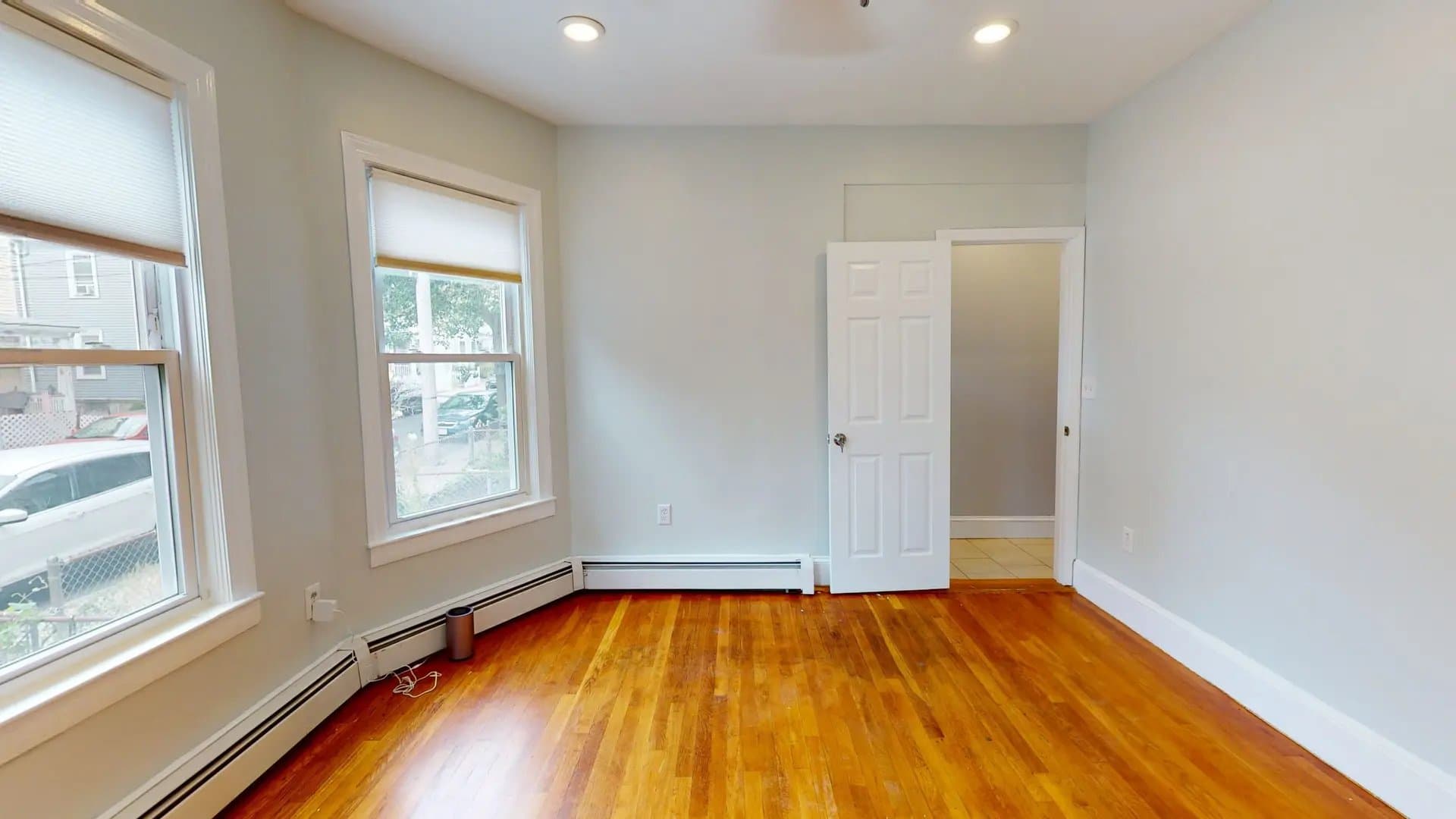 Somerville Apartment: 21 Rossmore St