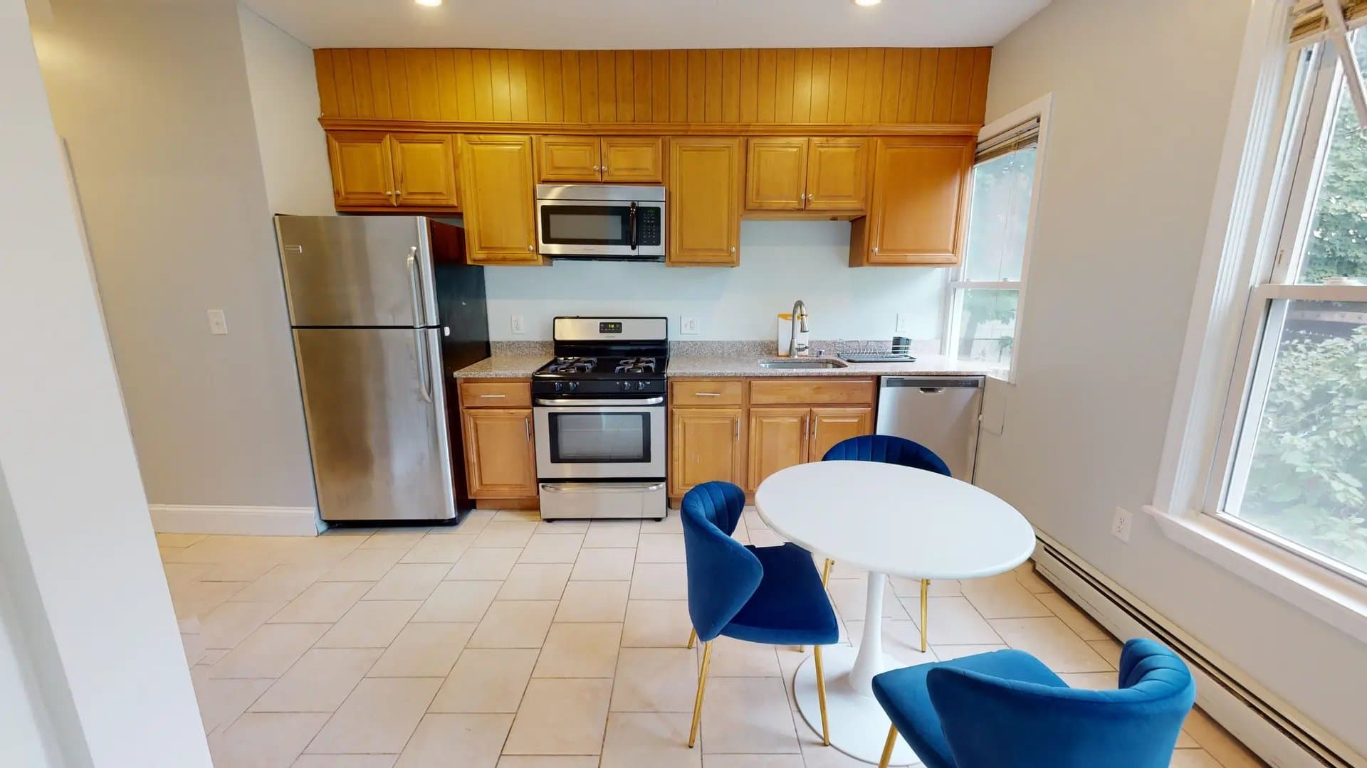 Somerville Apartment: 21 Rossmore St