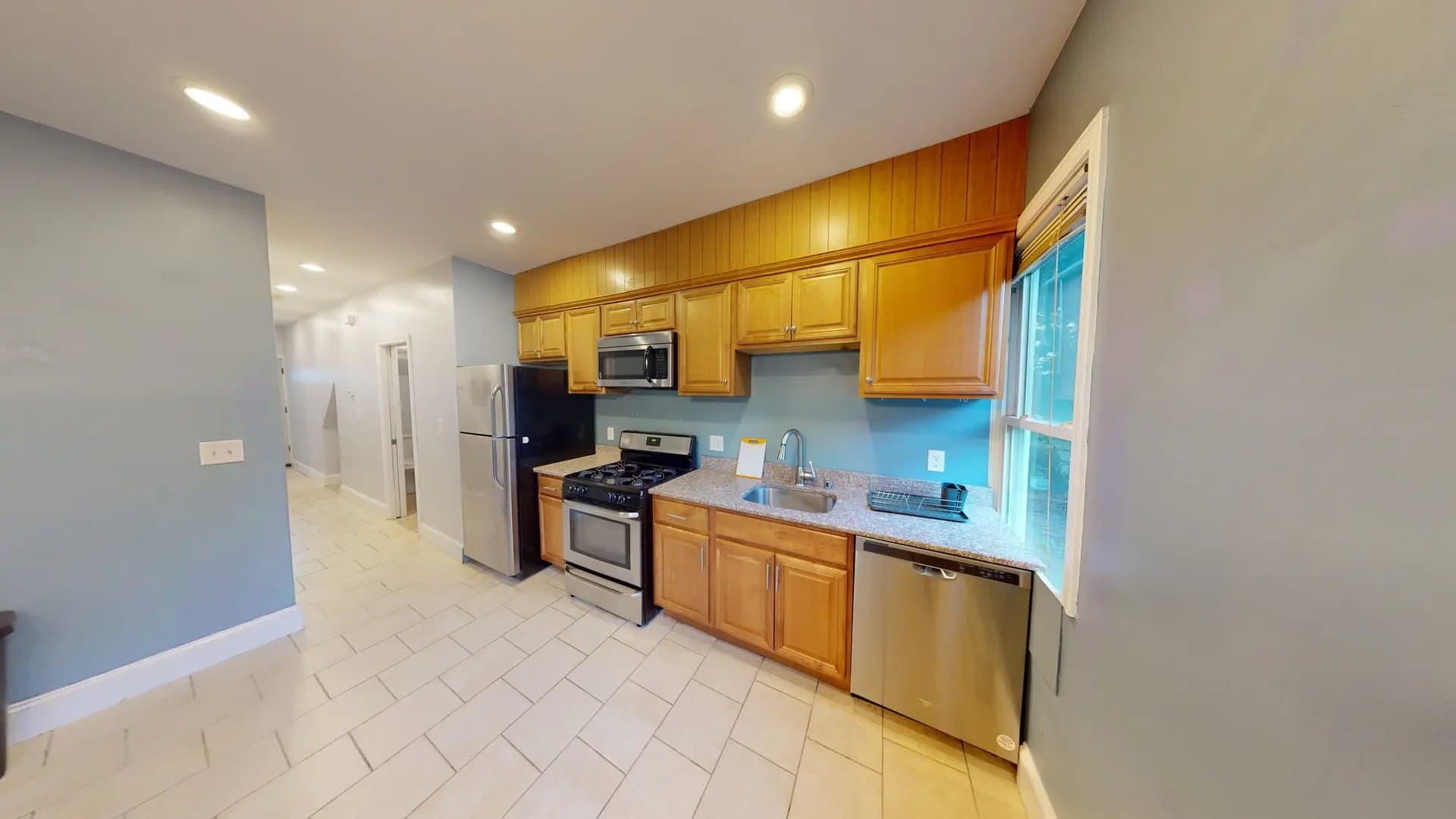 Somerville Apartment: 21 Rossmore St