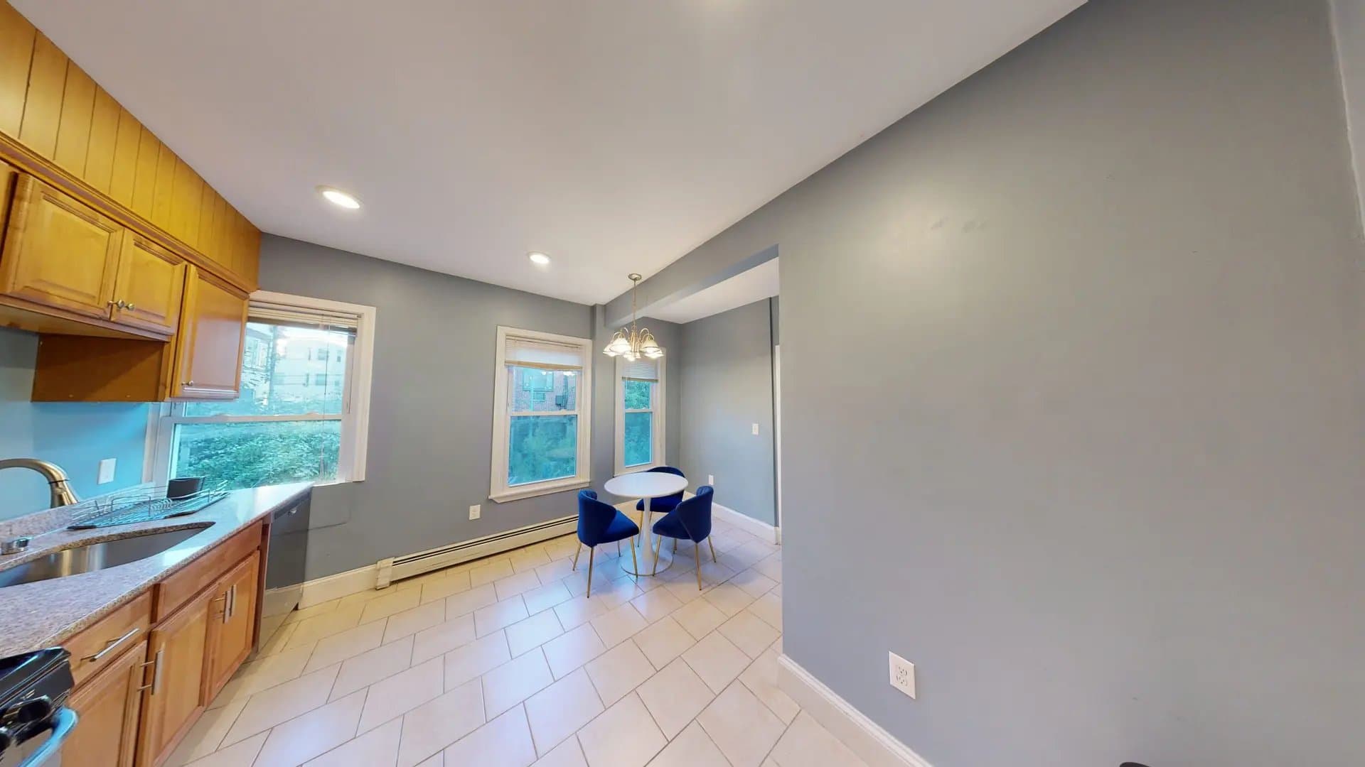 Somerville Apartment: 21 Rossmore St