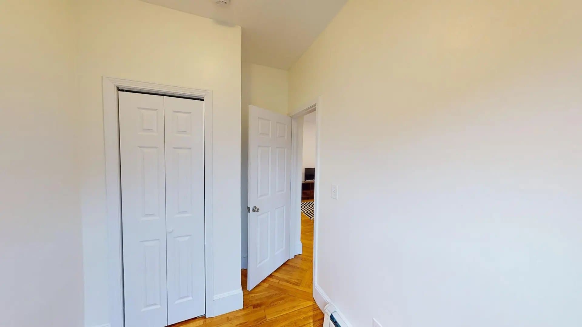 Somerville Apartment: 21 Rossmore St