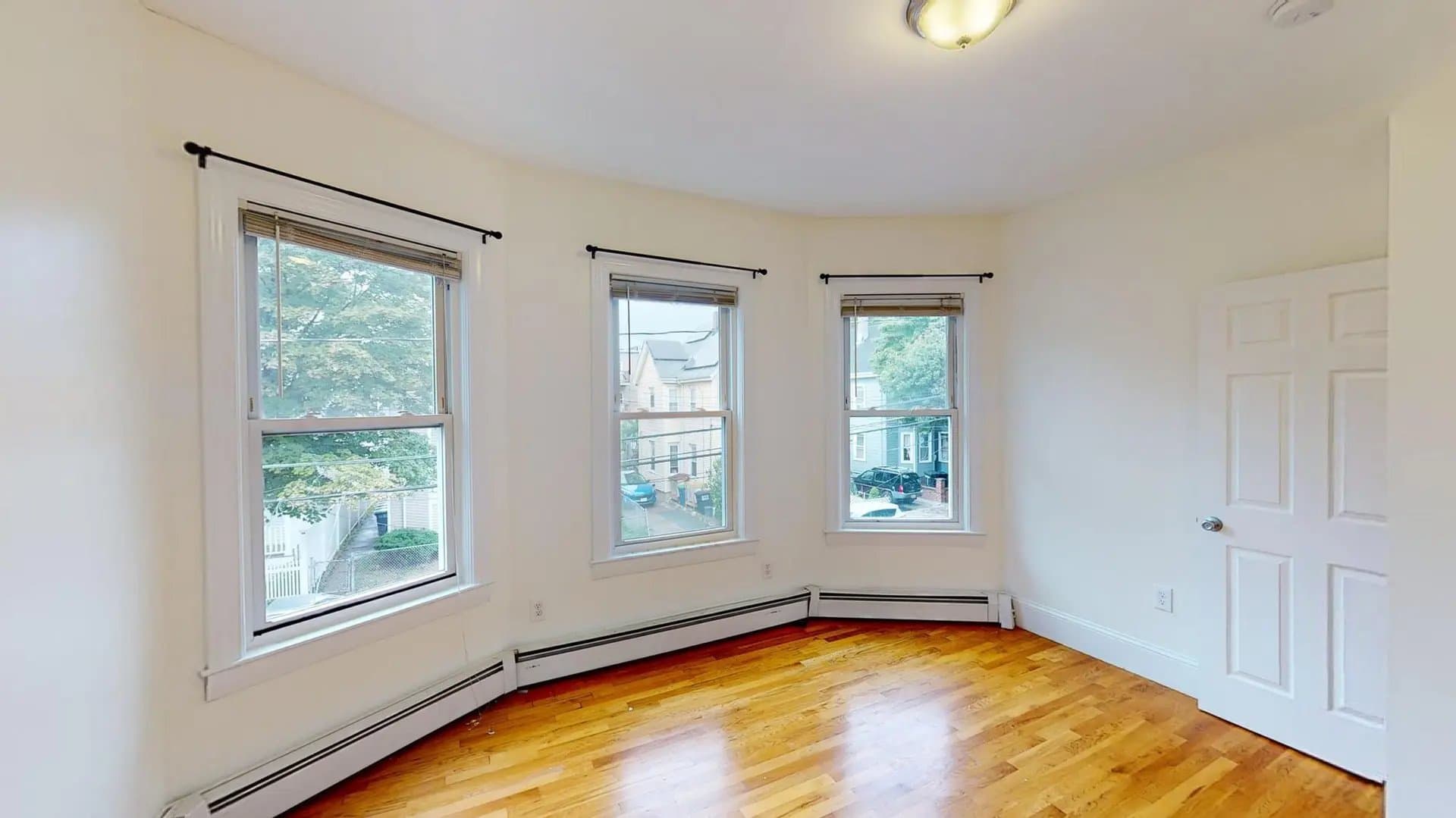 Somerville Apartment: 21 Rossmore St