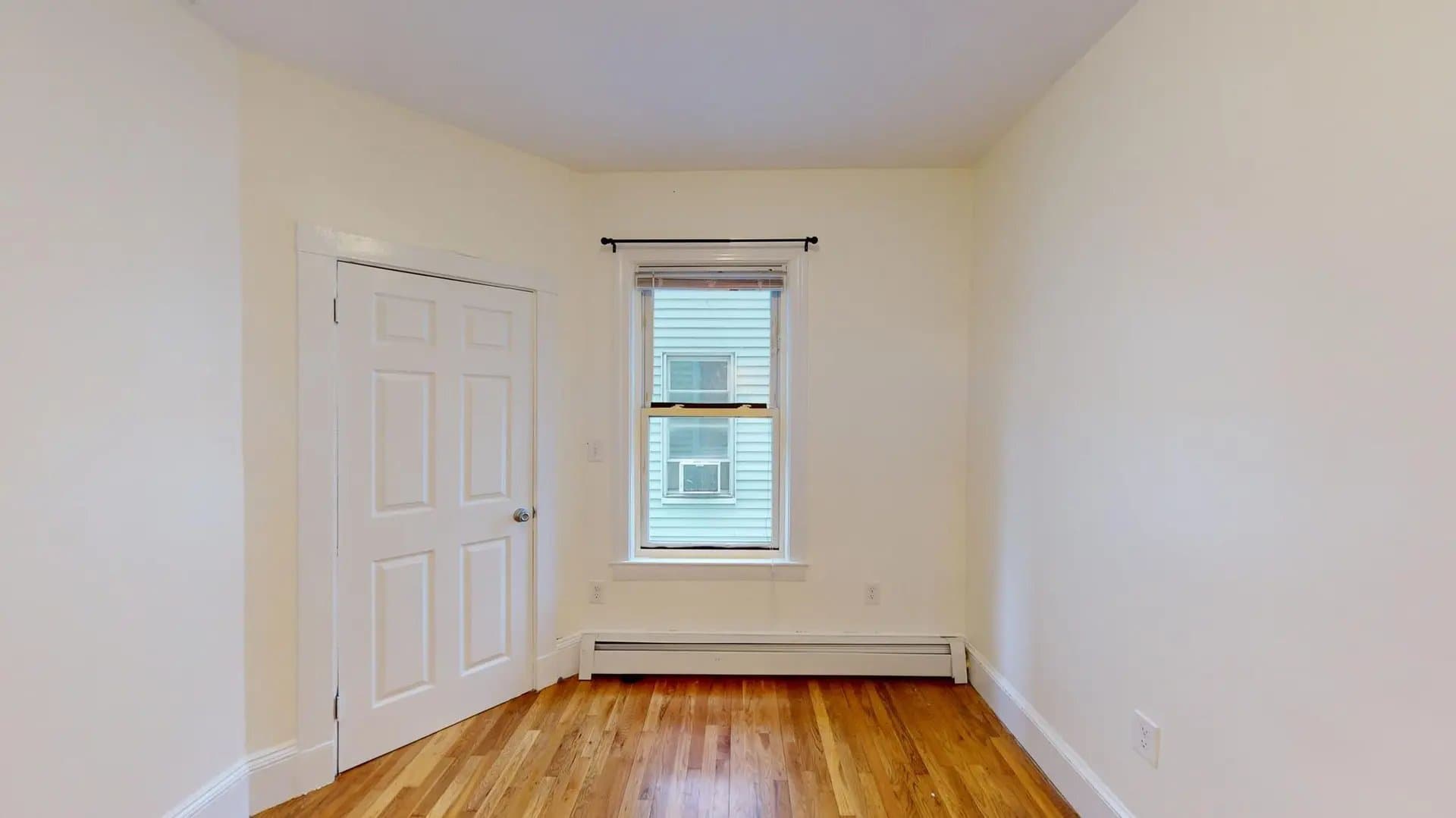 Somerville Apartment: 21 Rossmore St