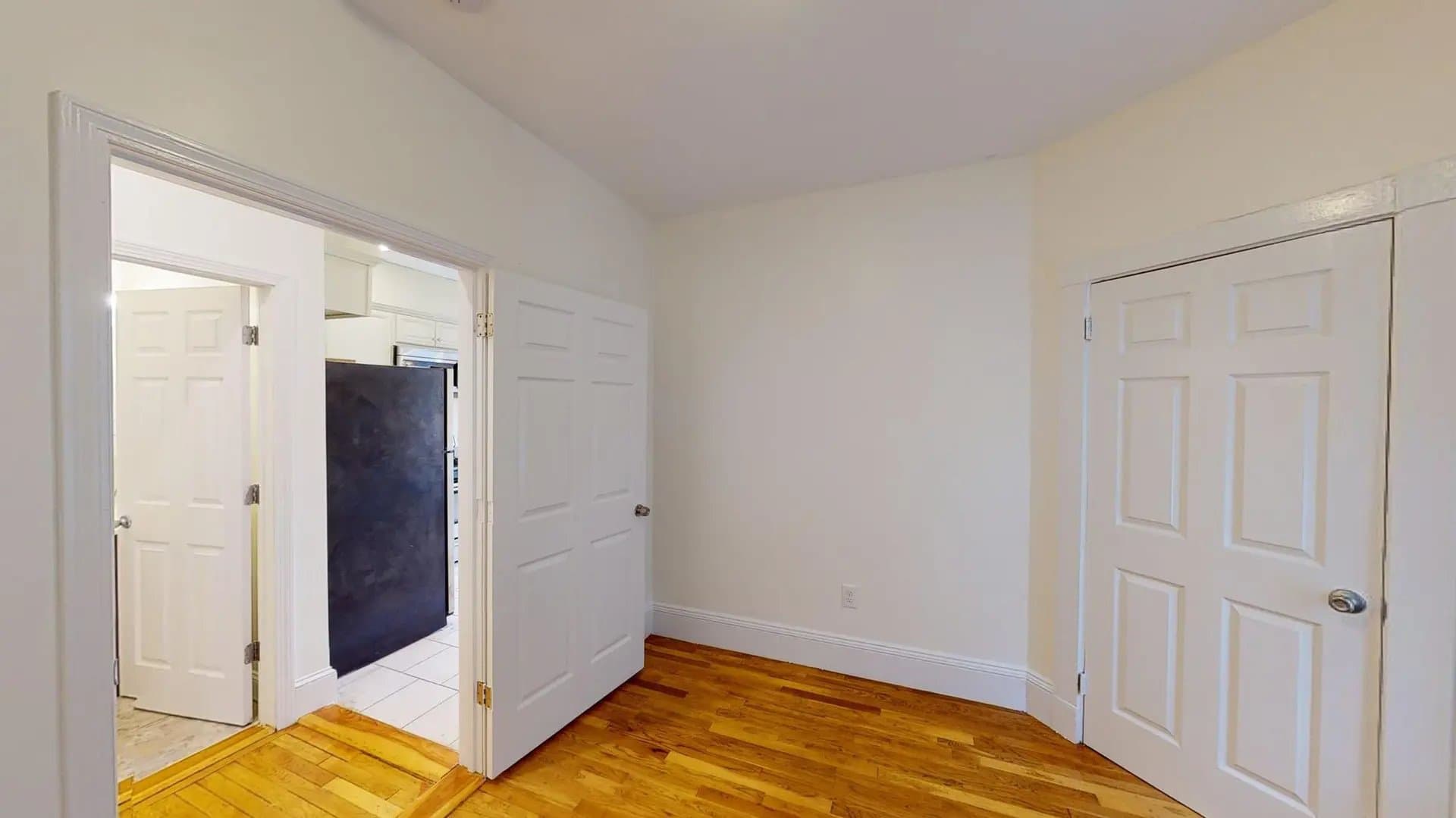 Somerville Apartment: 21 Rossmore St