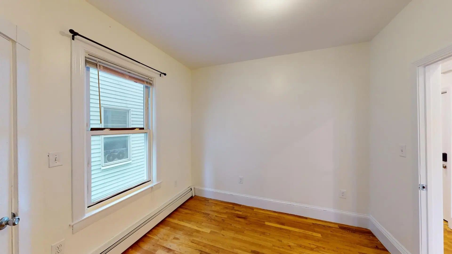 Somerville Apartment: 21 Rossmore St