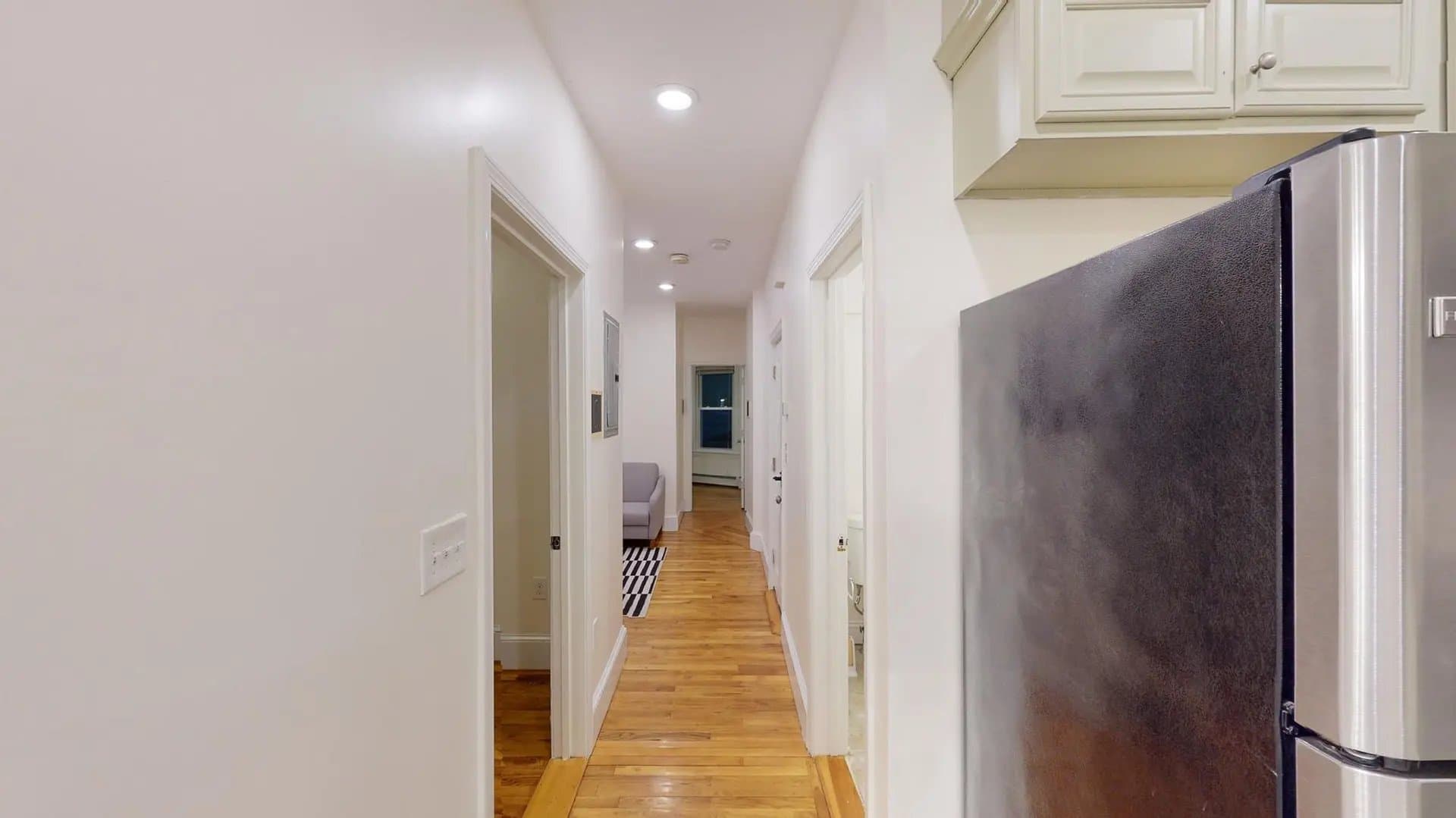 Somerville Apartment: 21 Rossmore St