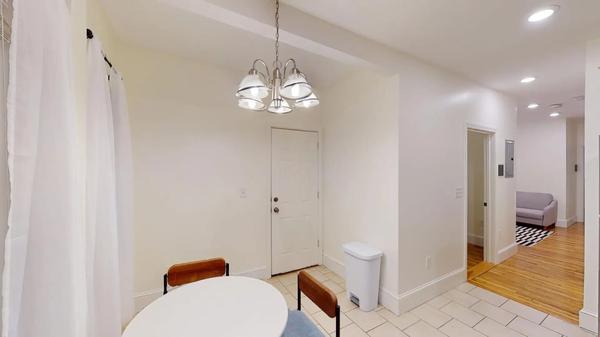 Somerville Apartment: 21 Rossmore St