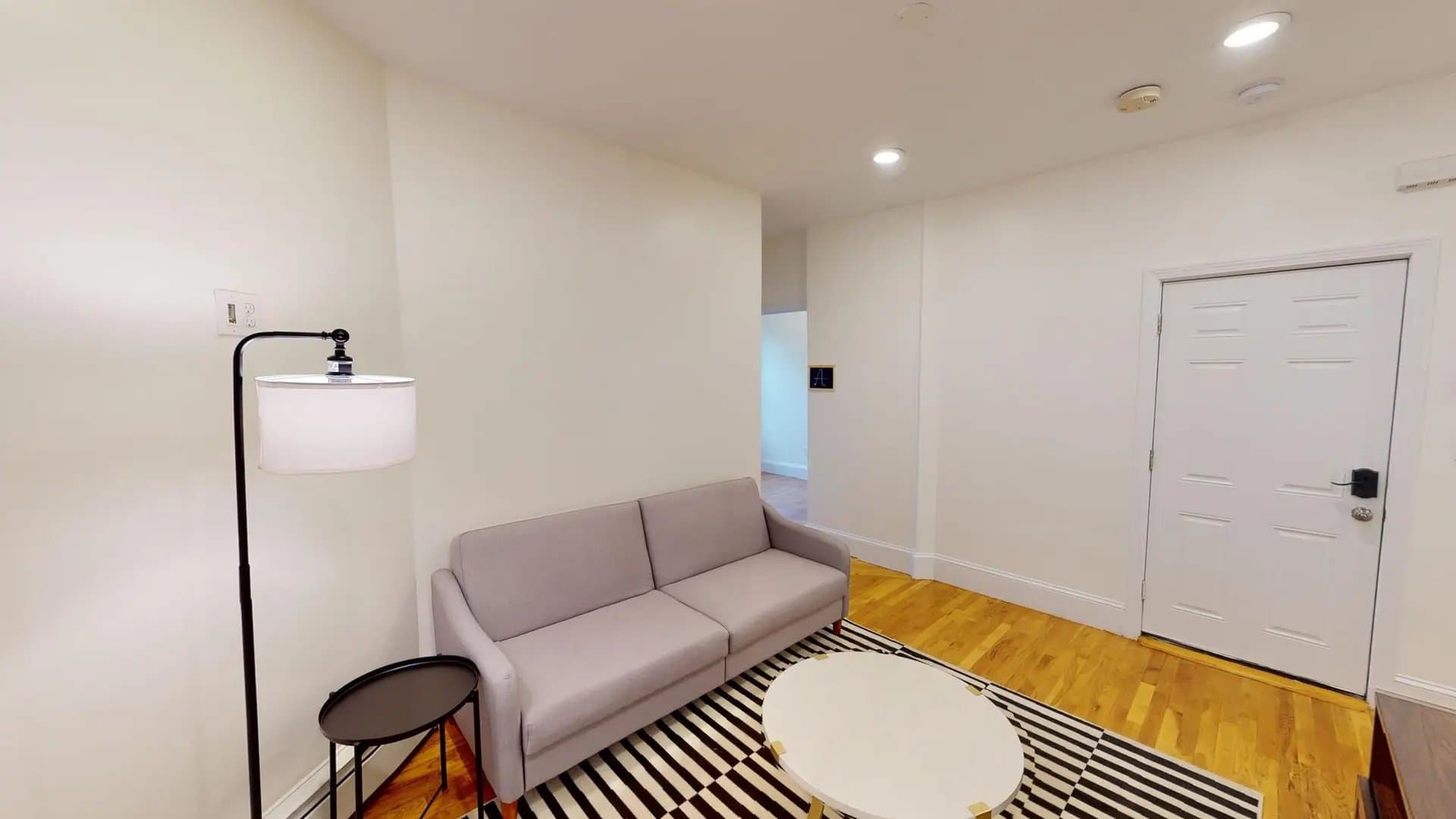 Somerville Apartment: 21 Rossmore St