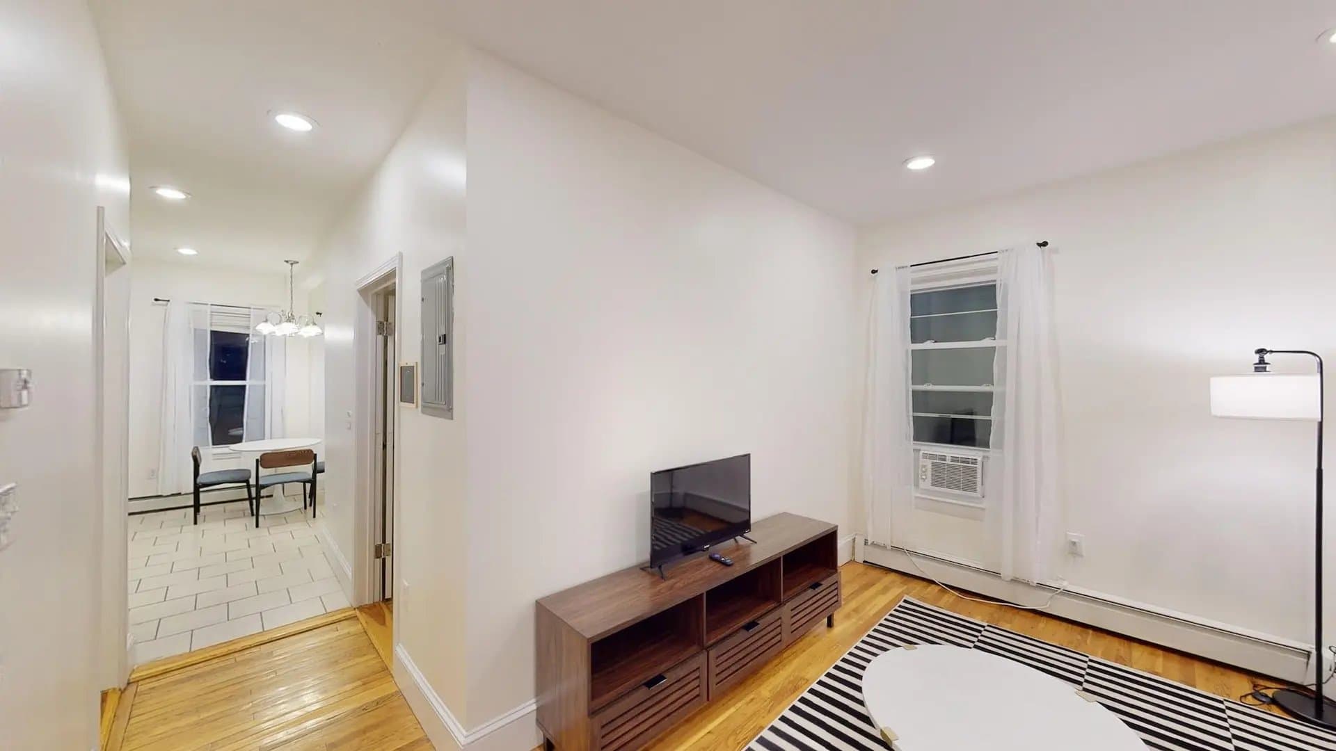 Somerville Apartment: 21 Rossmore St