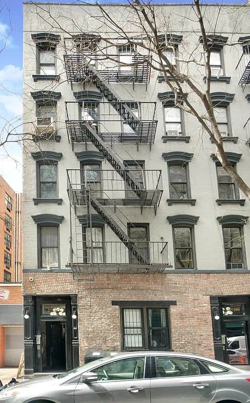 New York Apartment: Mott Street and Bleecker Street 0